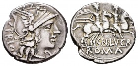 Lucretius. Denario. 136 a.C. Rome. (Ffc-822). (Craw-237/1). (Cal-910). Anv.: Cabeza de Roma a derecha, delante X, detrás TRIO. Rev.: Los Dioscuros a c...