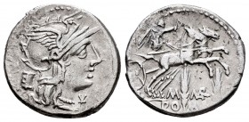 Marcius. Denario. 134 a.C. Rome. (Ffc-850). (Craw-245/1). (Cal-934). Anv.: Cabeza de Roma a derecha, delante X, detrás modius. Rev.: Victoria con láti...