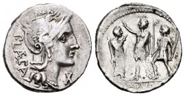 Porcius. Denario. 110-109 a.C. Rome. (Ffc-1055). (Craw-301/1). (Cal-1201). Anv.: Cabeza de Roma a derecha, delante X, encima ROMA, detrás P LAECA. Rev...