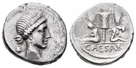 Julius Caesar. Denario. 46-45 a.C. Galia. (Ffc-11). (Craw-468/1). (Cal-645). Anv.: Cabeza diademada de Venus a derecha, detrás cupido. Rev.: Trofeo de...