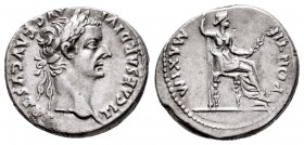 Tiberius. Denario. 18-35 a.C. Lugdunum. (Ric-30). (Ch-16). Anv.: TI CAESAR DIVI AVG F AVGVSTVS. Cabeza laureada a derecha. Rev.: PONTIF MAXIM. Livia (...