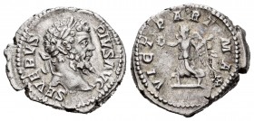 Septimius Severus. Denario. 204 d.C. Rome. (Spink-6372). (Ric-295). Rev.: VICT PART MAX. Victoria avanzando a izquierda con corona y palma. Ag. 4,01 g...
