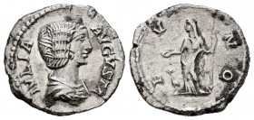 Julia Domna. Denario. 209 d.C. Rome. (Spink-6588). (Ric-559). Rev.: IVNO. Juno en pie a izquierda con patera y cetro, a sus pies pavo. Ag. 3,17 g. Lim...