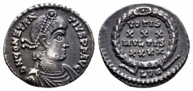 Constantius II. 1/2 silicua. 360-361 d.C. Lugdunum. (Spink-17950). (Ric-216). Anv.: D N CONSTANTIVS P F AVG. Busto diademado a derecha. Rev.: VOTIS / ...