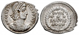 Constantius II. Silicua. 357-361 d.C. Sirmium. (Spink-17954). (Ric-68). Anv.: D N CONSTANTIVS P F AVG. Busto diademado a derecha. Rev.: VOTIS / XXX / ...