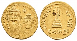 Constans II. Sólido. 641-668 d.C. Constantinople. Oficina H. (Bc-959). Anv.: DN CONSTANTINVS C CONSTAN. Busto de Constans II y Constantino IV de frent...