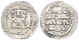 Emirato. Abderrahman II. Dirhem. 229 H. Al Andalus. Ag. 2,55 g. Variante por llevar símbolo entre la segunda y tercera línea del anverso. Muy rara. Al...