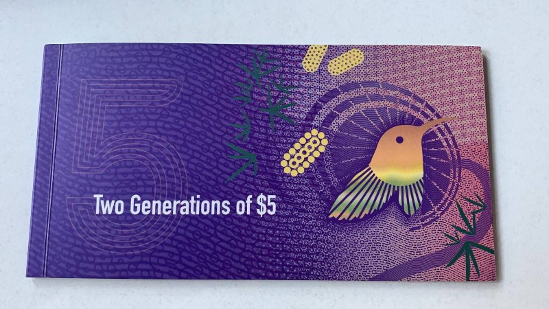 Australia, 5 Dollars, Two Generations of 5$, FOLDER, Total 2 banknotes
5 Dollar...