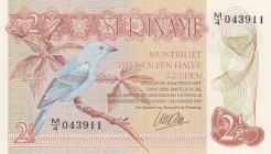 Suriname, 2 1/2 Gulden, 1985, UNC, p119a
 Serial Number: M/4043911
Estimate: 10-20 USD