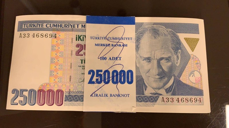 Turkey, 250.000 Lira, 1992, UNC, p207, BUNDLE
Total 100 banknotes
Estimate: 10...