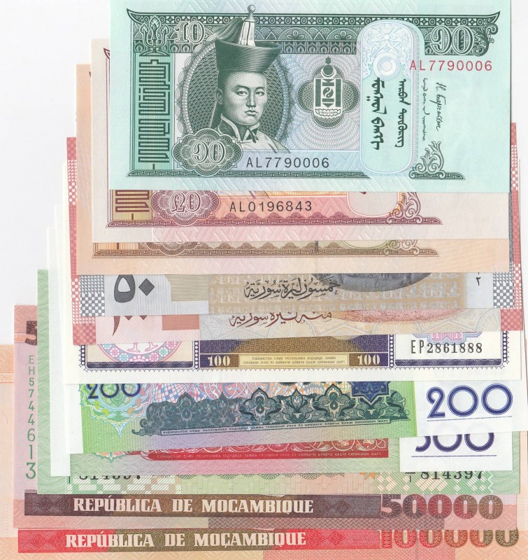 Mix Lot, Total 15 banknotes
Mongolia, 20 Mongo, 1993, UNC; 10 Tugrik, 2017, AUN...