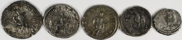 Antike: Römische Kaiserzeit: Lot 5 Stück, 3 x AR-Antoninian und 2 x AR-Denar, se...