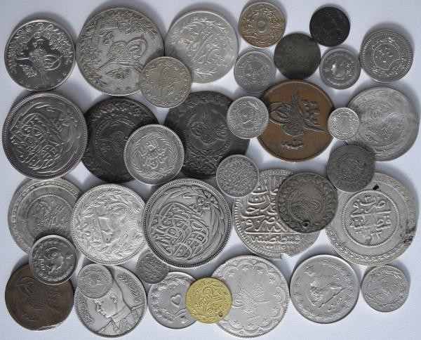 Islamische Münzen: Kleines Konvolut von insgesamt 36 Silber- und Kupfermünzen is...
