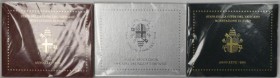 Vatikan: Johannes Paul II. 1978-2005: Lot 3 Kursmünzensätze: 2003, 2004 und 2005. Jeweils mit Münzen von 1 Cent bis 2 Euro, alle in Originalfoldern, s...