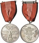 Orden & Ehrenzeichen: Olympische Spiele Berlin 1936: Versilberte AE Medaille (Deutsche Olympia-Erinnerungsmedaille) für verdienstvolle Mitarbeit. Am B...