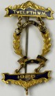 Orden & Ehrenzeichen: Freimaurer: Bruderschaftsabzeichen (Bijou) 1926 der Blackfriars Lodge No. 3722. TWELFTH W.M. (Workshipful Master). Mehrgliedrige...