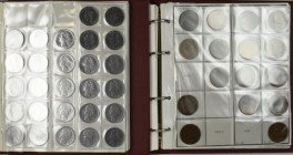 Italien: Zwei Alben voll mit Münzen aus Italien nach Nominalen und Jahrgängen gesammelt. Von Centesimo bis Lire vieles dabei, sauber einsortiert. Teil...