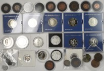Norwegen: Schönes Lot mit diversen Münzen aus Norwegen von 1702 bis Modern. Dabei Skilling Münzen, Öre Münzen, alte Silberkronen sowie eingeschweisste...