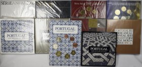 Portugal: Lot 10 KMS aus Portugal 2002-2010. Dabei auch der seltene Satz 2007. Alle Münzen in original Foldern, 1 x FDC (2009). Stempelglanz.
 [diffe...