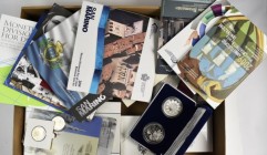 San Marino: Eine Sammlung diverser Kursmünzensätze in st, 5 + 10 € Gedenkmünzen sowie 2 Euro Gedenkmünzen, dabei z.B. KMS 2012 pp, 2002 st, 5+10€ Set ...