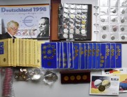 Deutschland: Von Reichsmark zum Euro: eine Karton mit diversen Müzen aus dem Kaiserreich, über Weimarer Republik und Drittes Reich bis zur Bundesrepub...