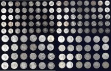 Umlaufmünzen 2 Mark bis 5 Mark: Eine auf zwei Münzkoffer verteilte bemerkenswerte Sammlung von insgesamt 377 Silbermünzen des Deutschen Kaiserreichs. ...