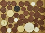 Weimarer Republik: Kleines Konvolut von 40 Porzellanmünzen/medaillen. Meist aus der Porzellanmanufaktur Meißen. Vorzüglich.
 [differenzbesteuert]
