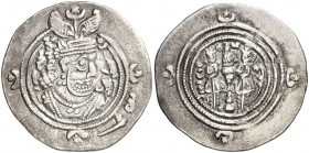 Año 31 (591 d.C.). Imperio Sasánida. Kushru II. DA (Darabgard). Dracma. (Mitchiner A. & C. W. 1129 sim). 3,82 g. Con ("alabanza") en margen. MBC+.