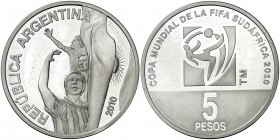 2010. Argentina. 5 pesos. (Kr. 172). 26,91 g. AG. Copa del mundo de fútbol 2010 Sudáfrica. Escasa. S/C.