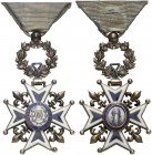 (1771-1975). Real Orden de Carlos III. Cruz de pecho. (Pérez Guerra 10a var). 24,66 g. 65x37 mm. Con corona de laurel, anilla y cinta. EBC.