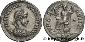VALENTINIAN II
Type : Silique 
Date : 375-378 
Mint name / Town : Aquilée 
Metal : silver 
Diameter : 18,5  mm
Orientation dies : 6  h.
Weight : 1,72 ...