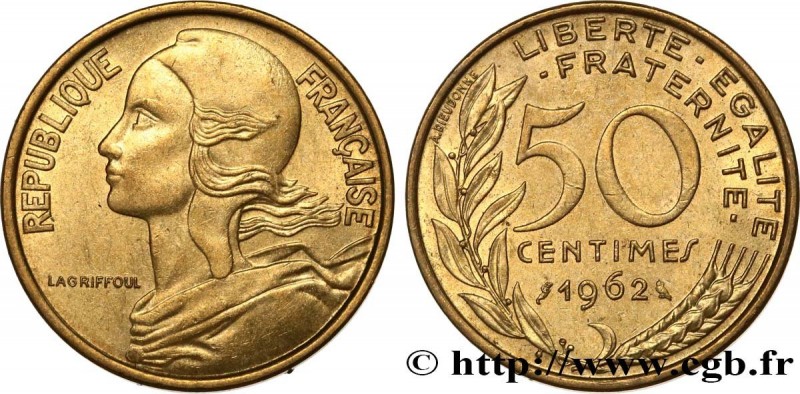V REPUBLIC
Type : 50 centimes Marianne, col à 4 plis 
Date : 1962 
Mint name / T...