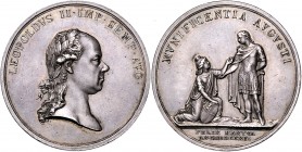 Leopold II. 1790 - 1792
 Silbermedaille 1791 von J. Vinazer, auf die Huldigung von Mantua. Büste r. mit Lorbeerkranz//Der Kaiser steht fast v. v. und...