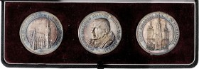 2. Republik 1945 - heute
 3 Stück Medaillen 1982 auf den Besuch von Papst Johannes Paul II. in Österreich, Auflage 500 Stück, mit Nr. 126, mit Zertif...