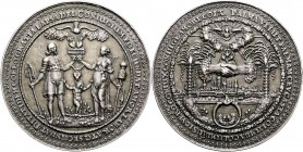 Deutschland vor 1871 Danzig
Stadt Bronzegussmedaille o. J. (1637) versilbert, alter Guss, von J. Höhn, auf die Hochzeit. Zwei ineinandergreifende Hän...