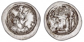 MONEDAS ÁRABES
IMPERIO SASÁNIDA
Yazdgard I. Dracma. AR. (399-420). A/Busto coronado a der., alrededor ley. R/Altar flanqueado por dos celadores. Mar...