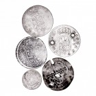 MONARQUÍA ESPAÑOLA
LOTES DE CONJUNTO
Lote 5 monedas. AR. Felipe V 2 Reales (2, uno con agujeros), Carlos III 2 Reales 1781 (agujeros), Carlos IV 1/2...