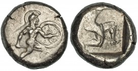 PANFILIA. Aspendos. Estátera (460-420 a.C.). A/ Guerrero con escudo y lanza avanzando a der. R/ Trisquel dentro de cuadrado incuso. AR 10,8 g. COP-155...