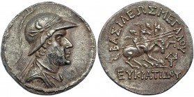BACTRIA. Eucrátides. Tetradracma (171-145 a.C.). A/ Busto a der. con casco adornado con oreja y cuerno de toro. R/ Los Dióscuros cabalgando a der. con...