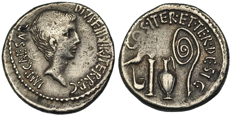OCTAVIANO. Ceca móvil (37 a.C.). A/ Cabeza de Octaviano; IMP. CAESAR-DIVI-F.IIII...