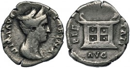 SABINA (esposa de Adriano). Denario. Roma (138-139) A/ Busto diademado y drapeado a der.; DIVA AVG - SABINA. R/ Altar; PIE-TATI / AVG. RIC-422c. Limpi...
