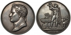 FRANCIA. Medalla conmemorativa del bautismo del rey de Roma, Napoleón II (1811). En el corte del cuello, "D'APRÈS ANDRIEU /DENON D". En el canto " ARG...