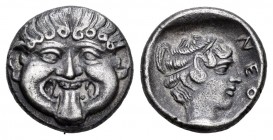 Kingdom of Macedon. Neapolis. Hemidracma. 420-350 a.C. (Sng Cop-229). Anv.: Cabeza de Gorgon de frente. Rev.: Cabeza de ninfa con diadema a derecha y ...