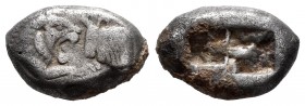 Lydia. Croesus. 1/3 estátera. 560-520 a.C. (Berk-24). (Rosen-666). Anv.: Partes delanteras de león y toro enfrentadas. Rev.: Doble cuadrado incuso. Ag...