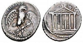 Petillus. Denario. 43 a.C. Rome. (Ffc-961). (Craw-487/2a). (Cal-1065). Anv.: Águila a derecha sobre haz de rayos, encima PETILLIVS, debajo CAPITOLINVS...
