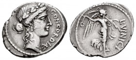 Vinicia. Denario. 52 a.C. Rome. (Ffc-1229). (Craw-436/1). (Cal-1382). Anv.: Cabeza laureada de la Concordia a derecha, delante CONCORDIAE. Rev.: Victo...