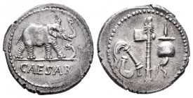 Julius Caesar. Denario. 54-51 a.c. Galia. (Ffc-50). (Craw-443/1). (Cal-640). Anv.: Elefante a derecha pisando una serptiente, en exergo CAESAR. Rev.: ...