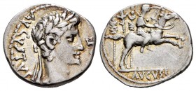 Augustus. Denario. 8 a.C. Lugdunum. (Ffc-21). (Ric-199). (Cal-849). Anv.: Cabeza laureada de Augusto a derecha, alrededor AVGVSTVS (DIVI) F. Rev.: Cay...