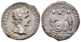 Augustus. Denario. 7-6 a.C. Lugdunum. (Ffc-22). (Craw-207). (Cal-852). Rev.: CL CAESARES AVGVSTI F COS DESIG PRINC IVVENT. Cayo y Lucio con sendos esc...