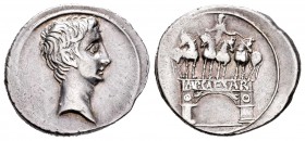 Augustus. Denario. 29-27 a.C. Uncertain mint. (Ffc-98). (Cal-685). (Seaby-123). Anv.: Busto desnudo de augusto a derecha. Rev.: Arco del triunfo surmo...